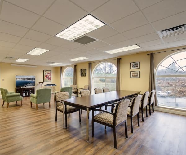 Lounge room at Pacifica Senior Living Country Crest in Oroville, California