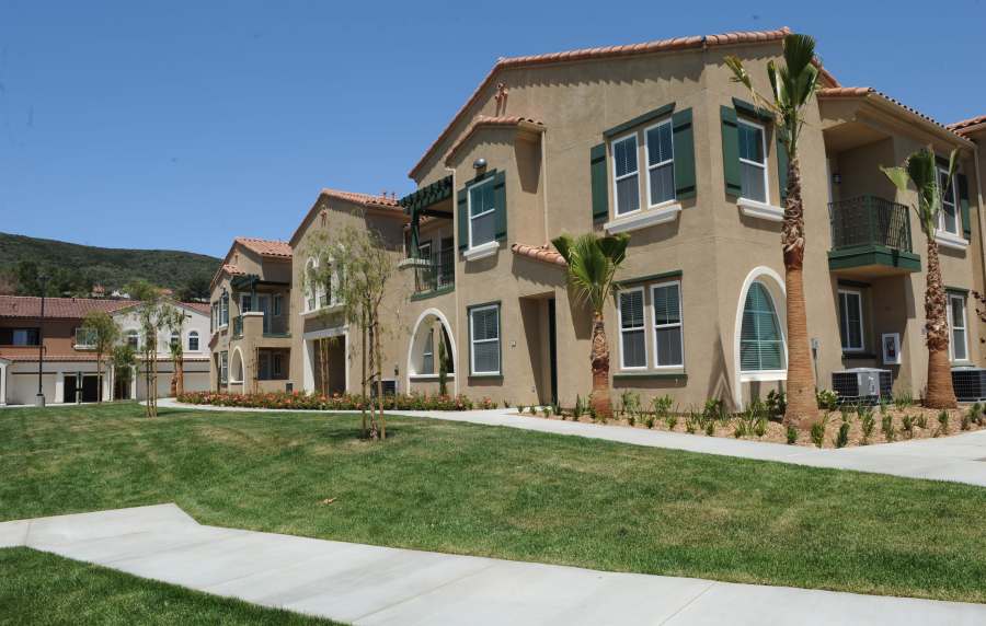 Building View Cresta Bella in San Diego, California