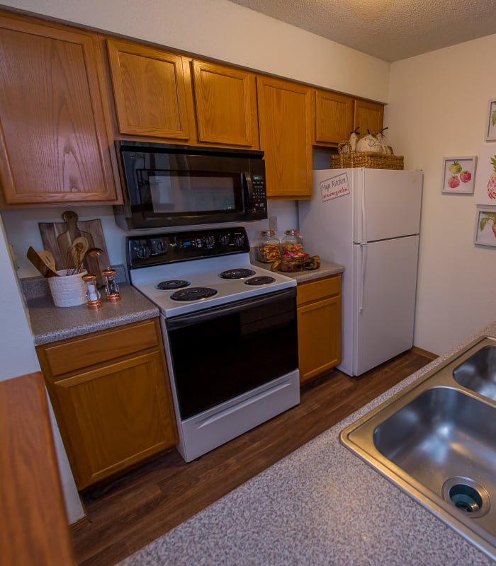 Kitchen with granite countertops at Huntington Park Apartments in Wichita, Kansas