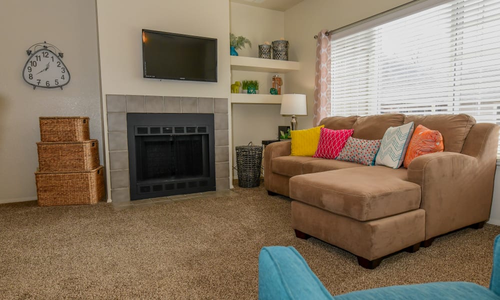 Living room at Sheridan Pond in Tulsa, Oklahoma