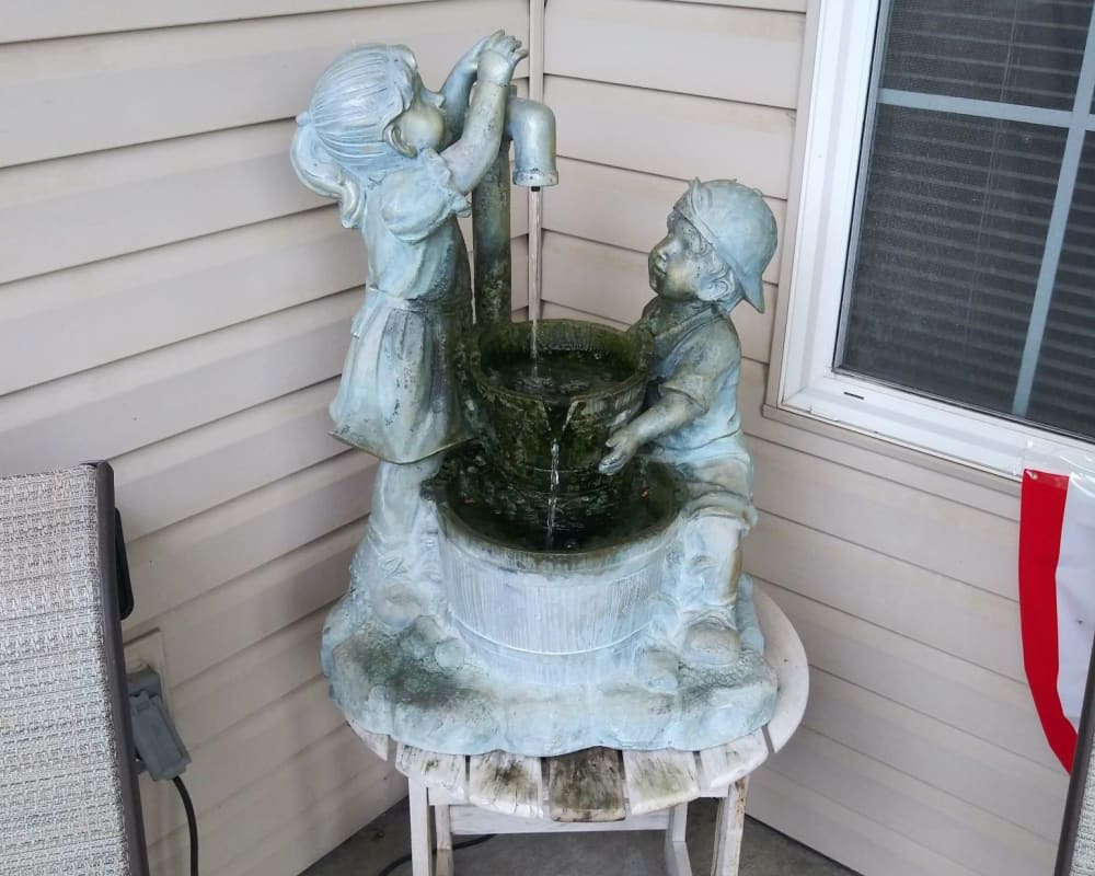 A community fountain at Arlington Place of Red Oak in Red Oak, Iowa Arlington Place of Red Oak in Red Oak, Iowa.