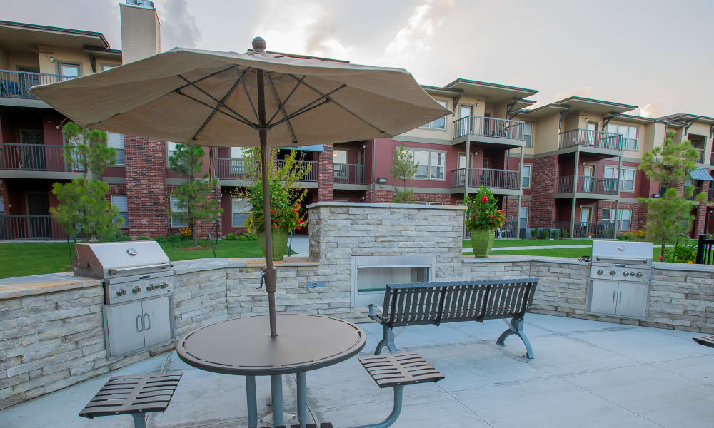 Umbrella seating with bbq at The Reserve at Elm in Jenks, Oklahoma