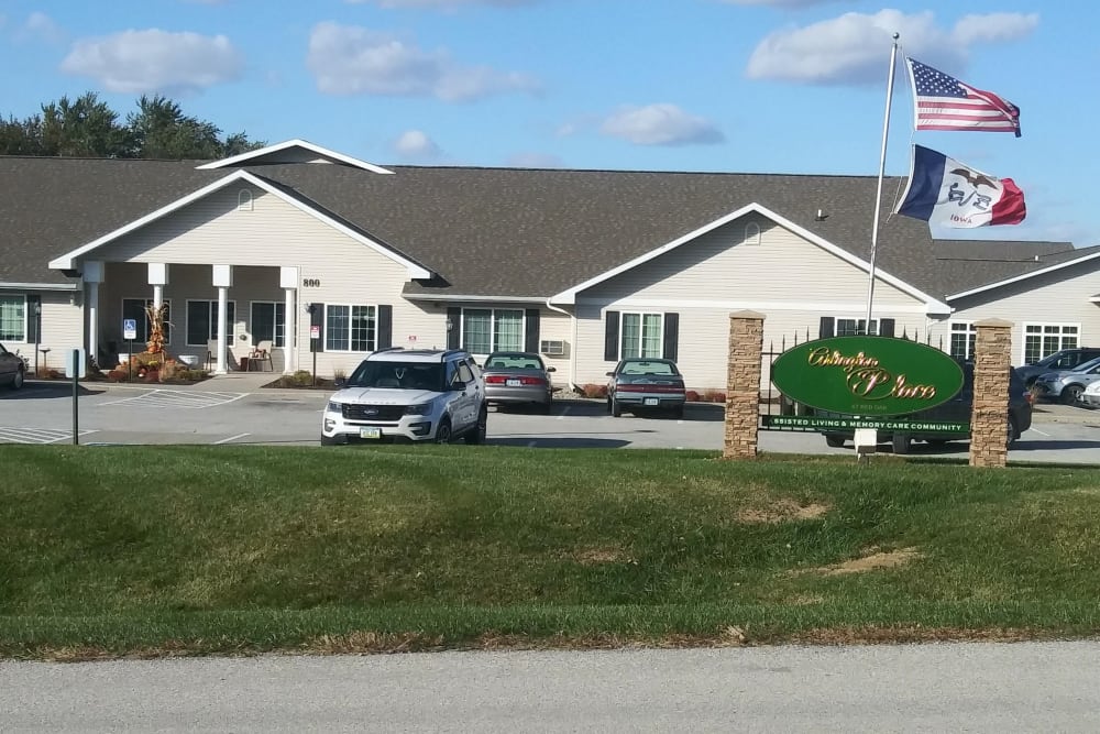 Front exterior of building at Arlington Place of Red Oak in Red Oak, Iowa