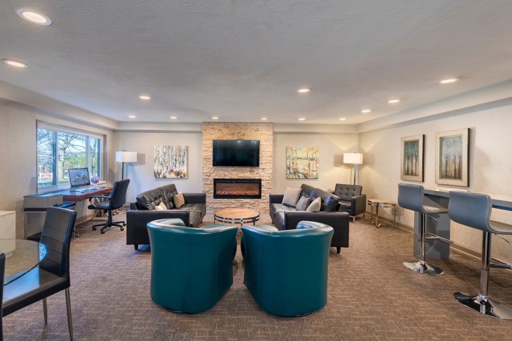 Resident lounge at Ruxton Tower in Towson, Maryland