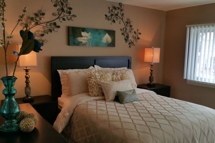 Gwynnbrook Townhomes offers a beautiful bedroom in Baltimore, Maryland