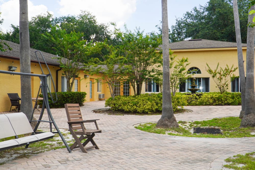 Outdoor courtyard and patio chairs at The Club at St. Cloud in St. Cloud, Florida