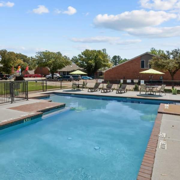Parkwood Square offers a wide variety of amenities in Arlington, Texas