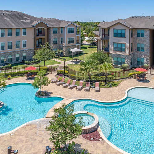 Resort style swimming pool at Kensington Crossings in Houston, Texas
