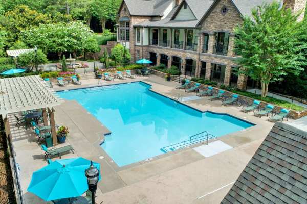 Resort-style swimming pool at Avonlea On The River in Duluth, Georgia