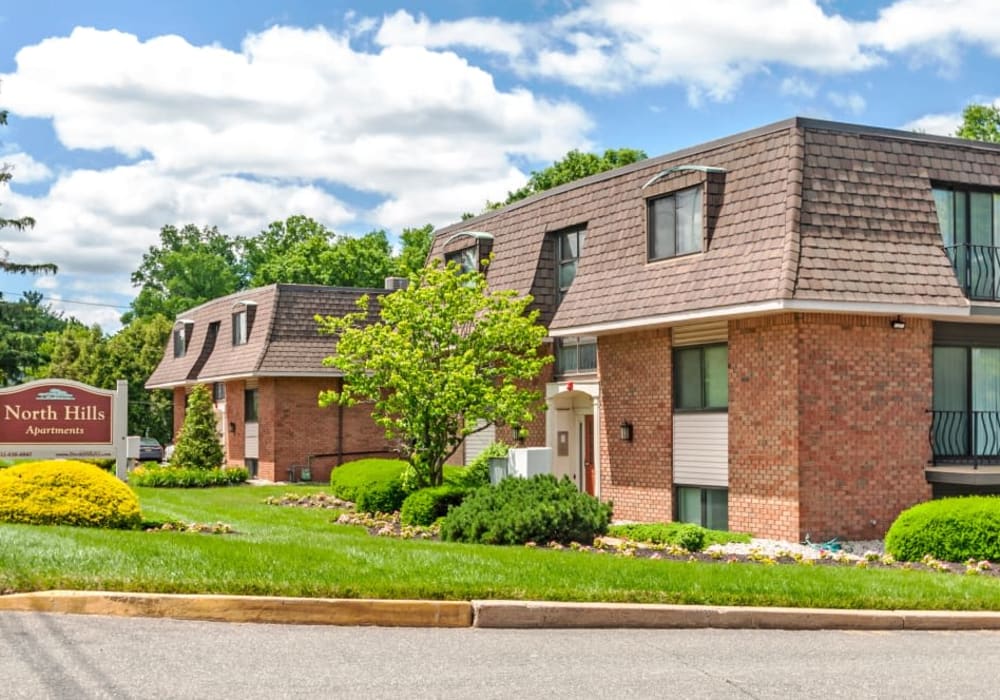 Lush exterior at North Hills Apartments in Colonia, New Jersey