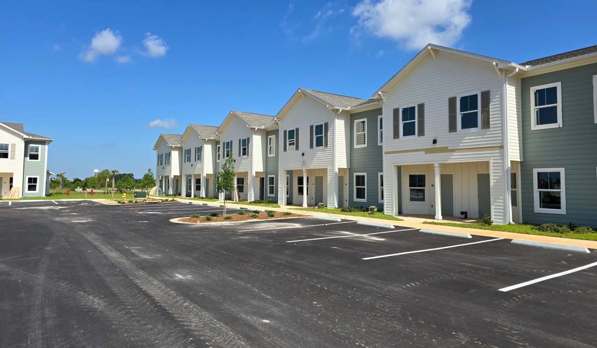 Apartment exterrior view at Las Colinas in Foley, Alabama