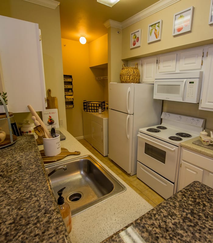 Kitchen with granite countertops at Lexington Park Apartment Homes in North Little Rock, Arkansas