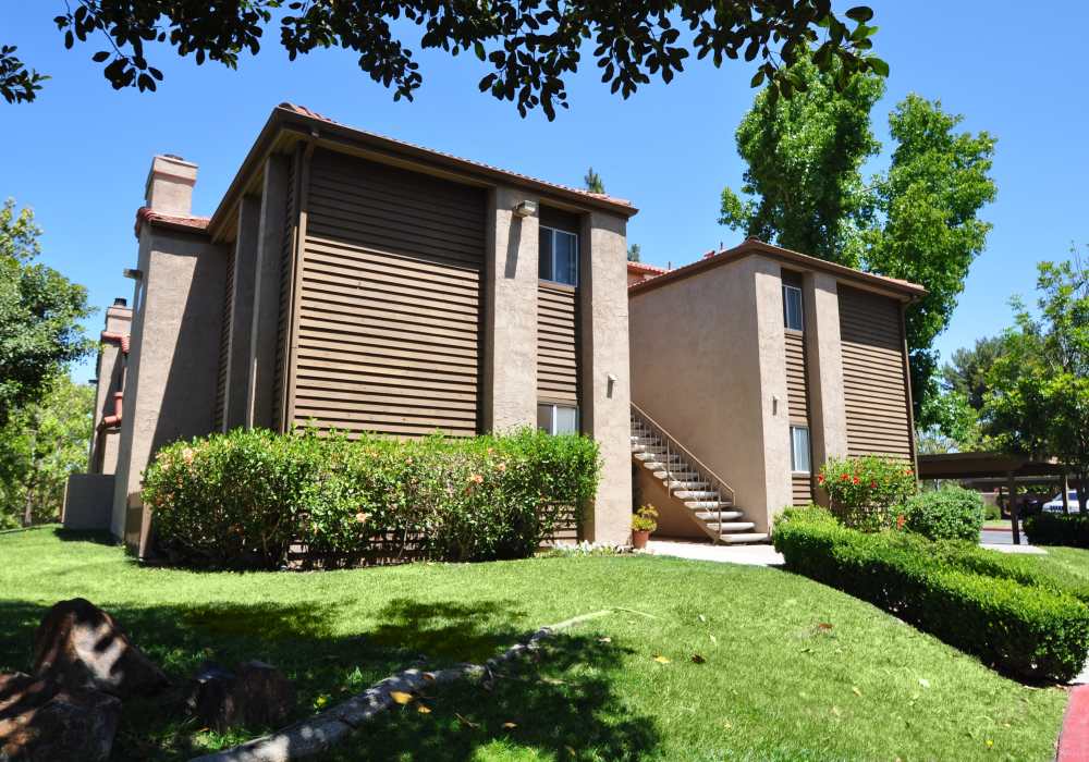 Apartment building at Shadowridge Summerwind in Vista. CA