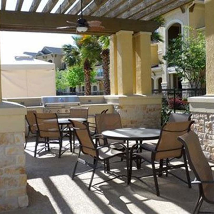 outdoor seating at Palms at Cinco Ranch in Richmond, Texas