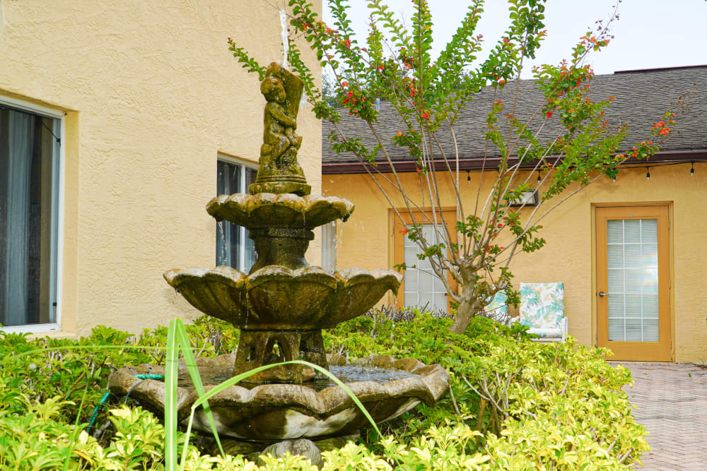 Outdoor courtyard and fountain at The Club at Bartow in Bartow, Florida