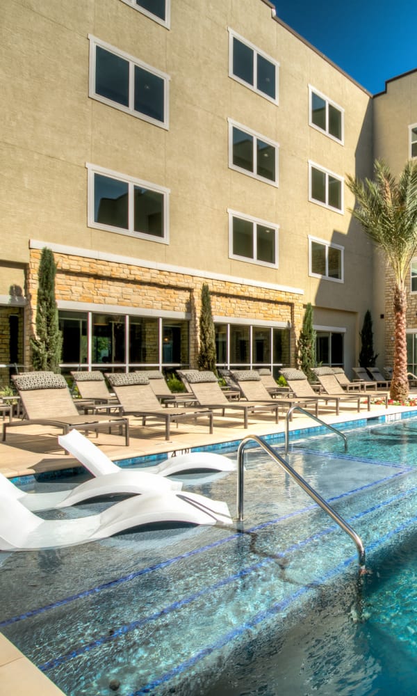 Refreshing swimming pool at The Abbey at Dominion Crossing in San Antonio, Texas