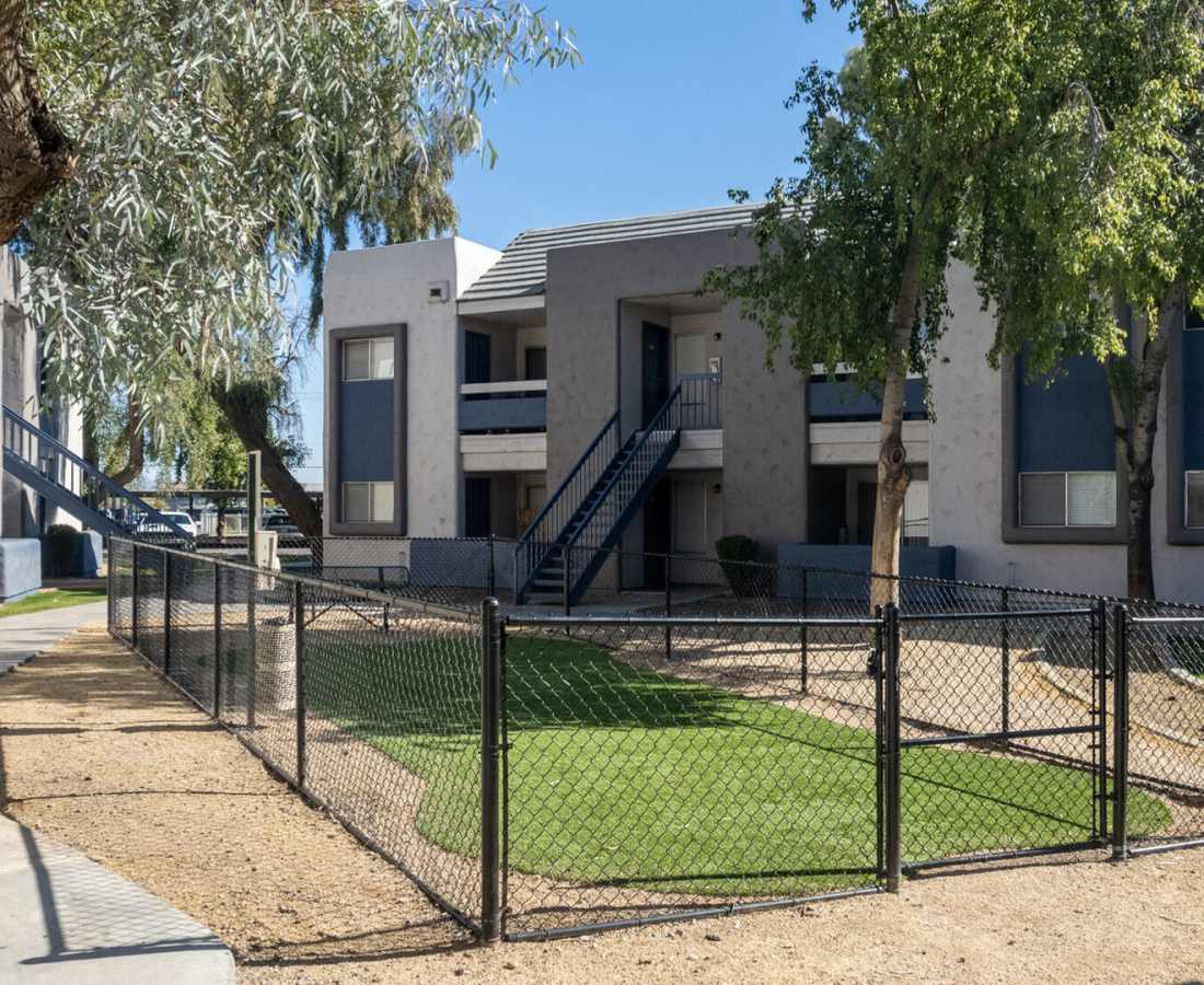 Community area with a plantation and a walkway at 544 Southern Apartments in Mesa, Arizona