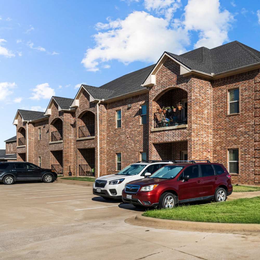 Apartment with car parking at The Arbors of Mineola in Mineola. TX
