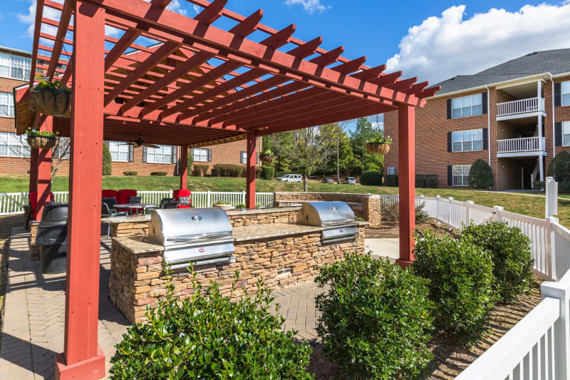Outdoor partially covered grilling area at Ascend @ 1801 in Charlotte, North Carolina
