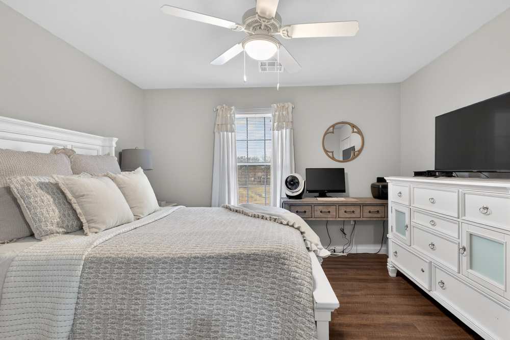 Charming bedroom with a cozy atmosphere and modern furnishings at Lakewood Crossing in Granbury, Texas.