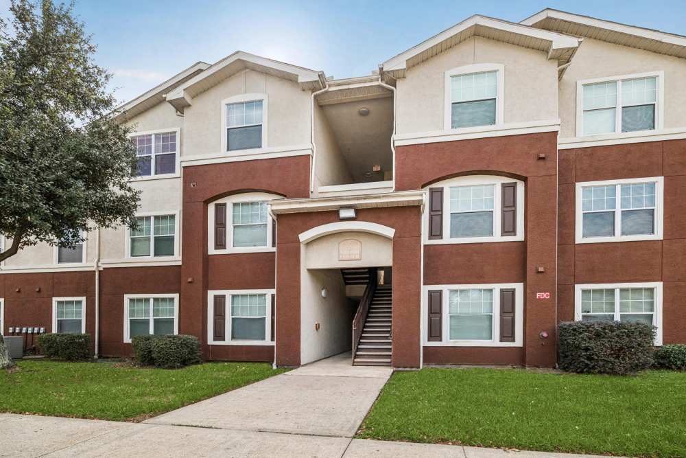 Exterior view of the apartments at Kimberly Pointe in Houston, Texas
