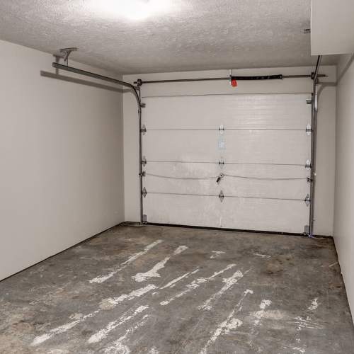 Garage room at Ivy Glen in Washington Court House, Ohio