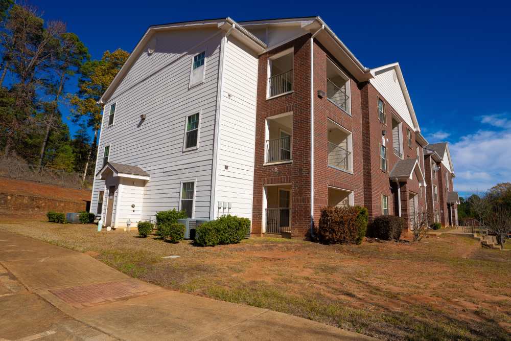 Exterior view of apartment at Timber Village II in Marshall, Texas