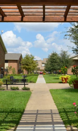 Walking path and pergola in the courtyard at Parkway Villas in Grand Prairie, Texas