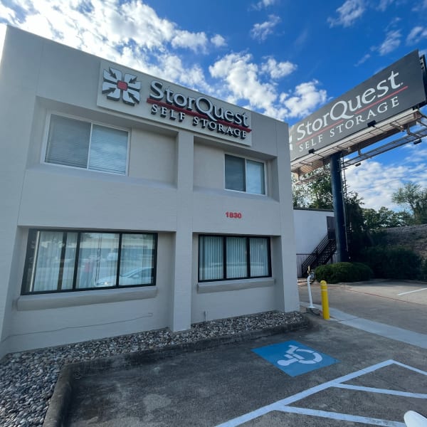 exterior view of sinage StorQuest Self Storage in Arlington, Texas