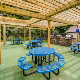 Grilling and sitting area at Aston Ridge Apartments