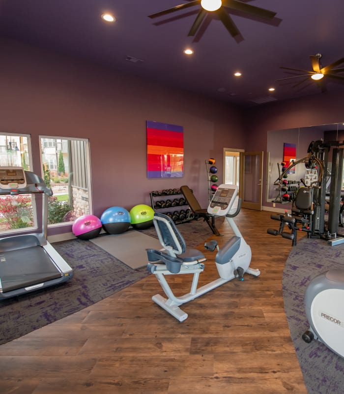 Fitness center at Stonehorse Crossing Apartments in Oklahoma City, Oklahoma