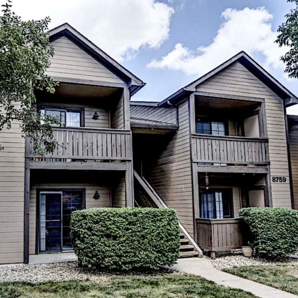 Manicured landscaping and private balcony at Springhill Apartments in Overland Park, Kansas