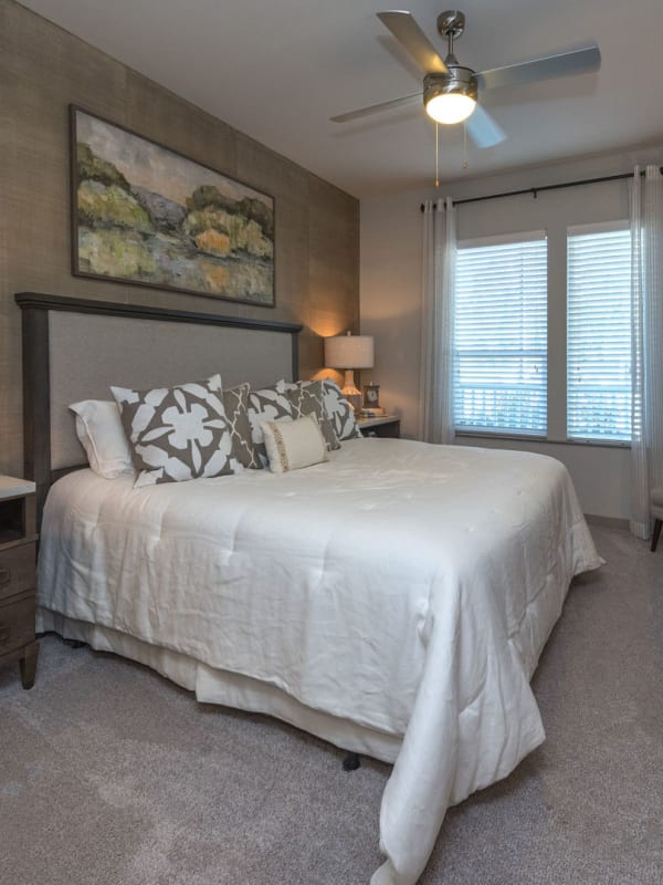 Spacious bedroom with plush carpeting and calming color schemes at Mariner Grove in Savannah, Georgia