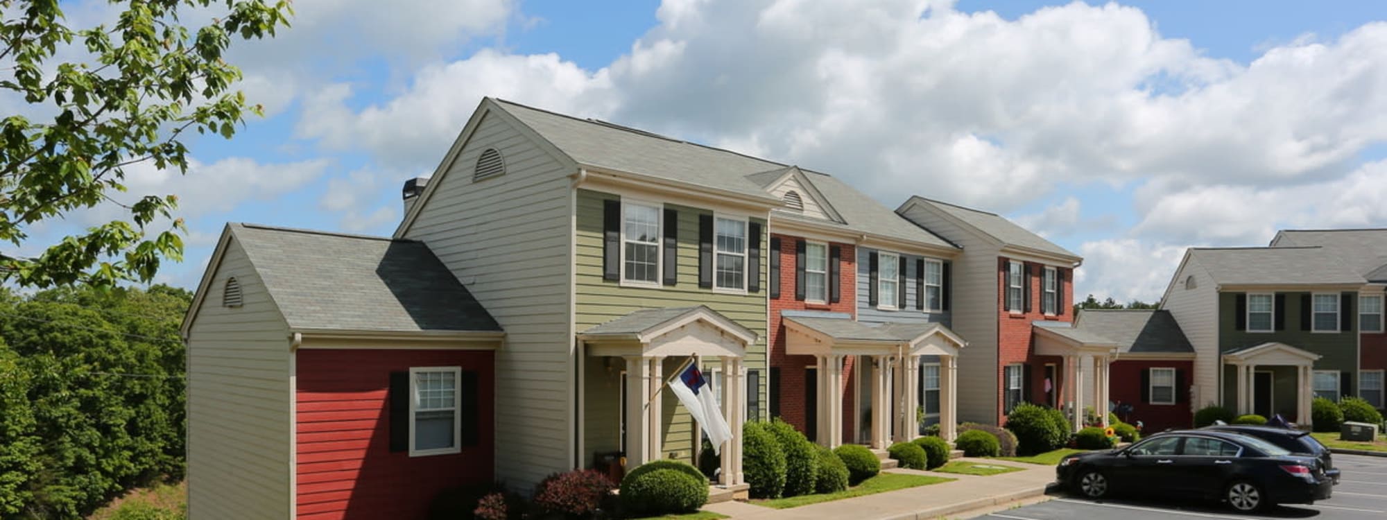 1, 2 & 3 Bedroom Apartments & Townhomes in Gainesville, GA