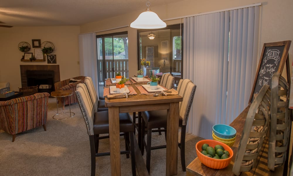 Dining area at Woodscape Apartments in Oklahoma City, Oklahoma