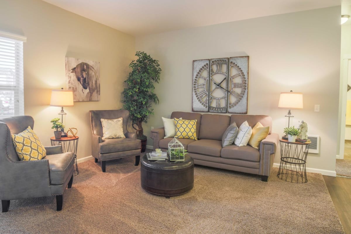 a warm sitting area at Keizer Station Apartments in Keizer, Oregon