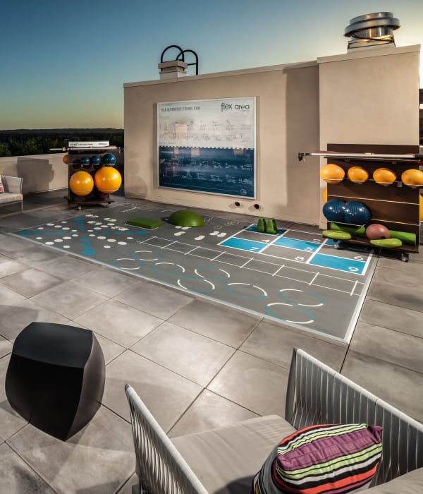 At Berkshire K2LA you can work out with a view of Los Angeles