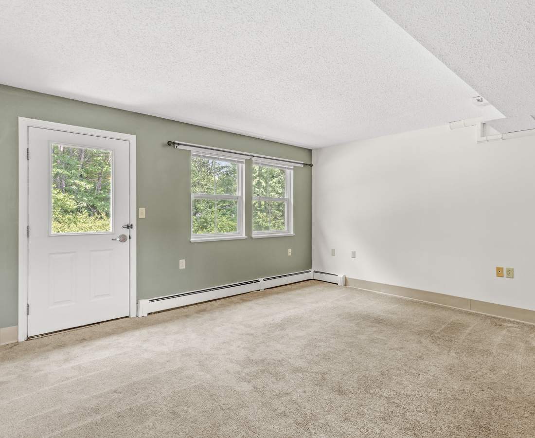 Living room with windows at Glenridge Gardens in Augusta, Maine