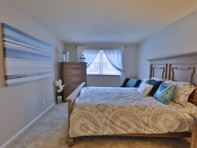 The Village of Chartleytowne Apartment & Townhomes offers a cozy bedroom in Reisterstown, MD
