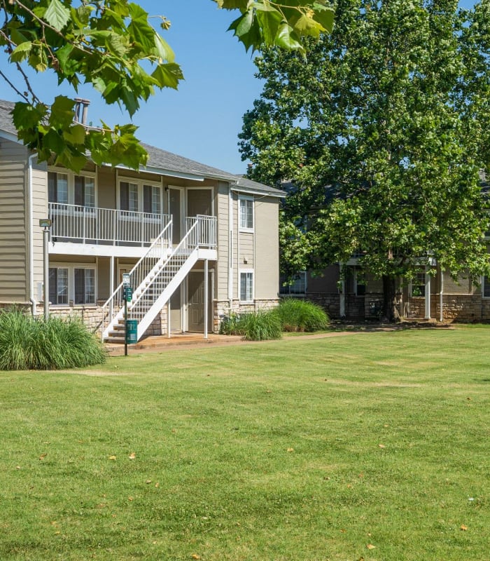 Exterior building of Regency Point Apartments in Tulsa, Oklahoma