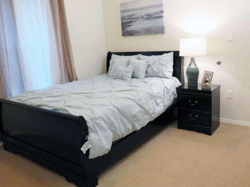 Bedroom at Meadowlark Senior Living in Lebanon, Oregon