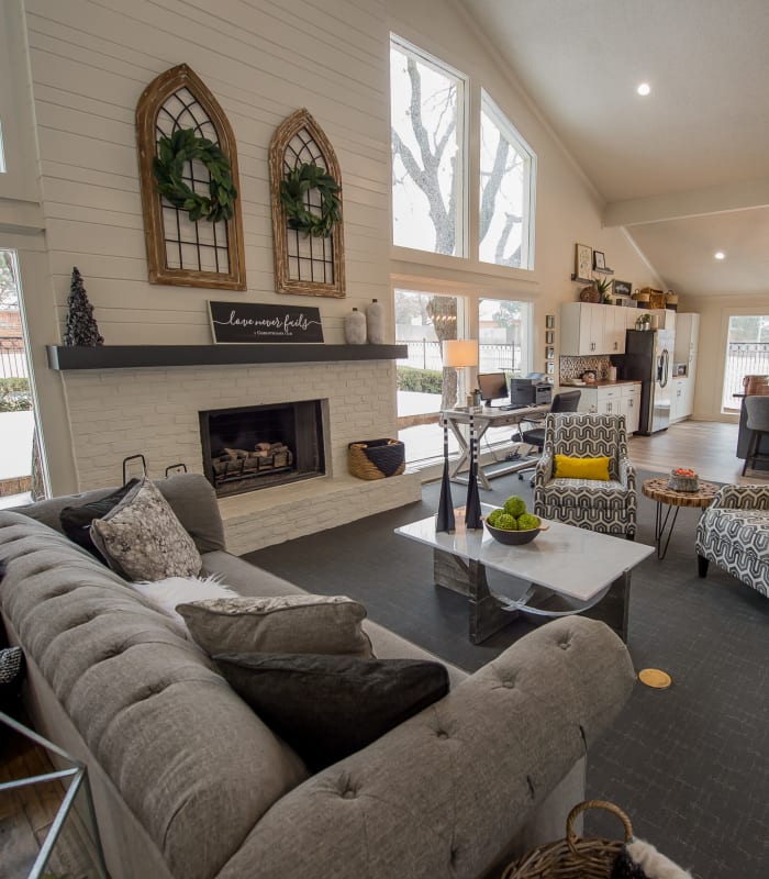 Lounge area at Summerfield Place Apartments in Oklahoma City, Oklahoma