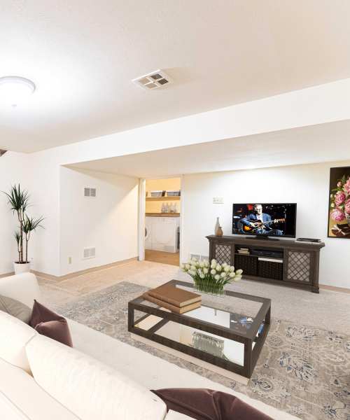 Spacious and well-furnished living area at Oaks On Bonhomme in University City, Missouri