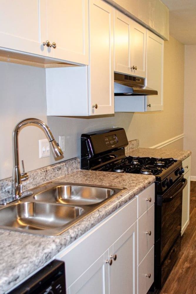 An apartment kitchen at Georgetowne Woods in Gastonia, North Carolina