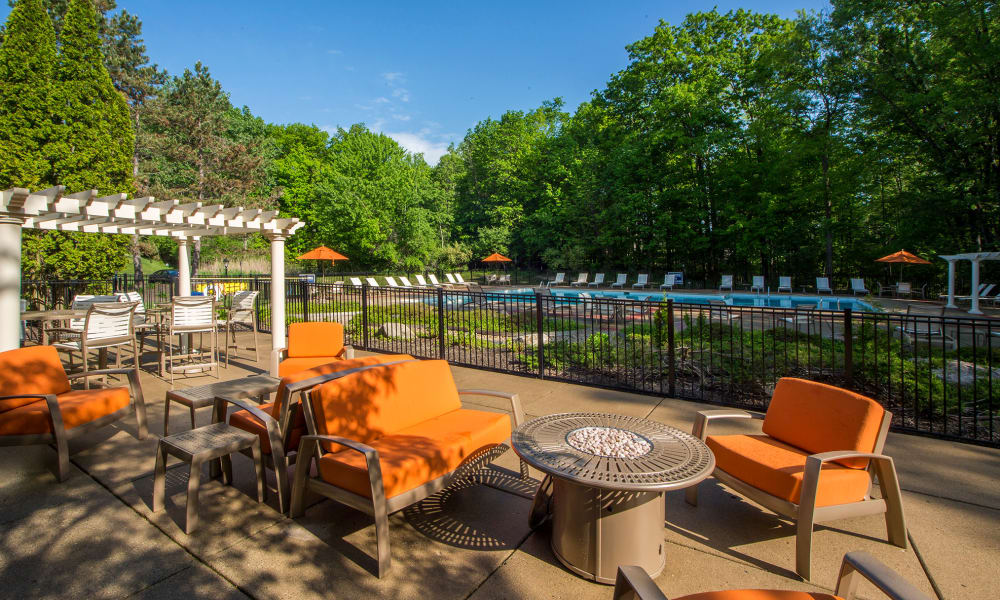 Patio seating at Aldingbrooke in West Bloomfield, Michigan