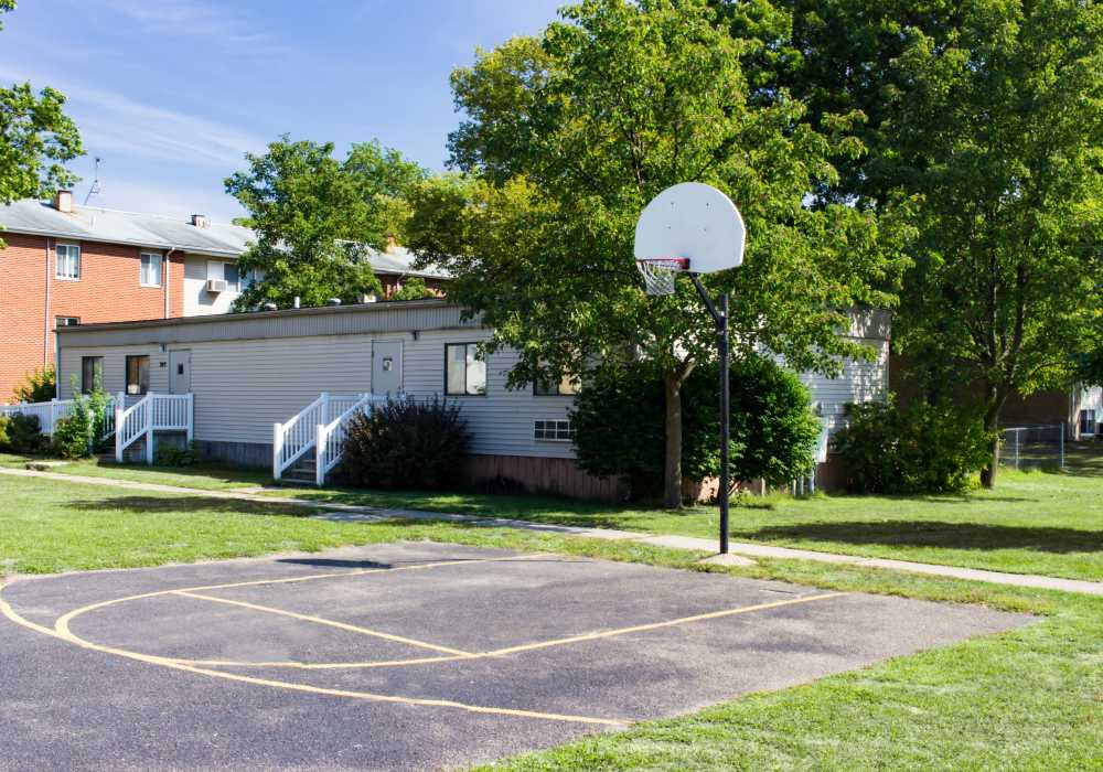 Basketball court at Pin Oak Manor Apartments in Mishawaka, Indiana