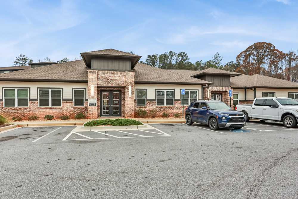 A beautiful view of the apartment building and car parking area at Flats at Mount Zion in Stockbridge, Georgia