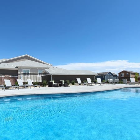 Exterior and sparkling pool of Outlook Ridge in the afternoon