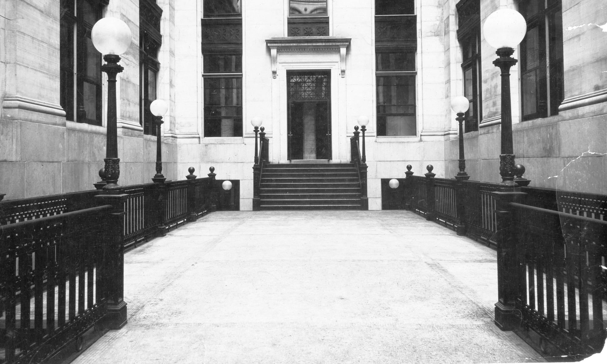 Photo of Mutual Assurance Building courtyard at Mutual on Main in Richmond, Virginia