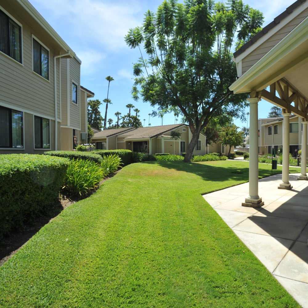 Courtyard and building exterior at Glendora Gardens in Glendora, California